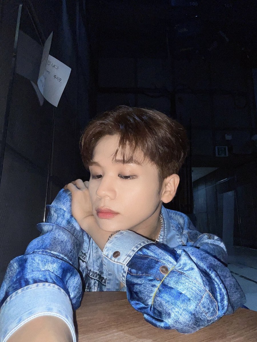 HORI7ON_twt's tweet photo. [🐲] how many stars would you give HORI7ON for today's stages? ⭐️💙

#HORI7ON #호라이즌 #VINCI #빈치 https://t.co/AwT94WKsMr