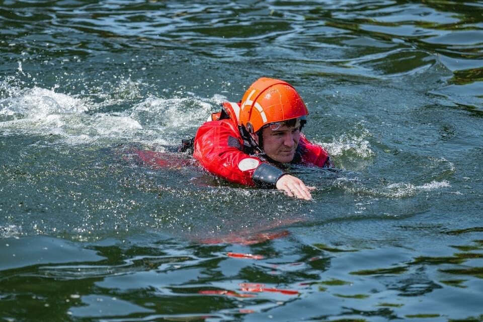 HSARDogs's tweet photo. Our Water Rescue Team held a refresher day recently to ensure every Search Technician has necessary skills to operate successfully around water rescue situations.
A big thank you WRS International.
#HSARDogs #247Volunteers #WRSInternational @RuthLeeLtd https://t.co/8lgN6bWp4y