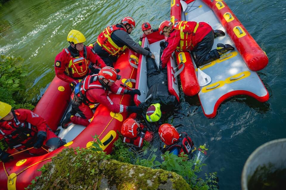 HSARDogs's tweet photo. Our Water Rescue Team held a refresher day recently to ensure every Search Technician has necessary skills to operate successfully around water rescue situations.
A big thank you WRS International.
#HSARDogs #247Volunteers #WRSInternational @RuthLeeLtd https://t.co/8lgN6bWp4y