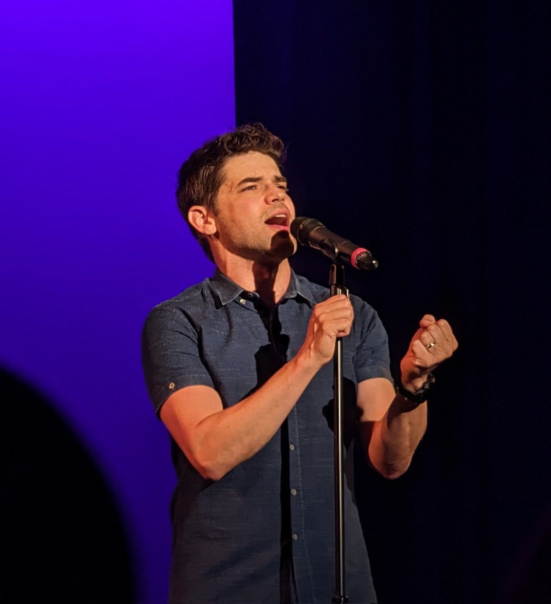 JeremyJordanJen's tweet photo. I was lucky to hear @JeremyMJordan last night in Michigan, as JJ took a night off from his florist job and rockstar life to dazzle us at the hottest concert of the year. It was so much more than I had even hoped for! (Except for the broken air conditioning!) https://t.co/YbdlL9w24P