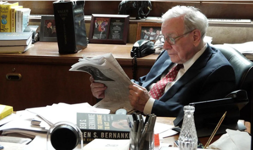 MnkeDaniel's tweet image. The best way to learn investing is self-taught.

There&apos;s so much phenomenal free stuff out there.

Here are 7 must-read resources that helped me understand Investing (+ Free PDFs):

1. Joel Greenblatt&apos;s Investing Class

2. All of Warren Buffett&apos;s Public Writings

3. Bruce…