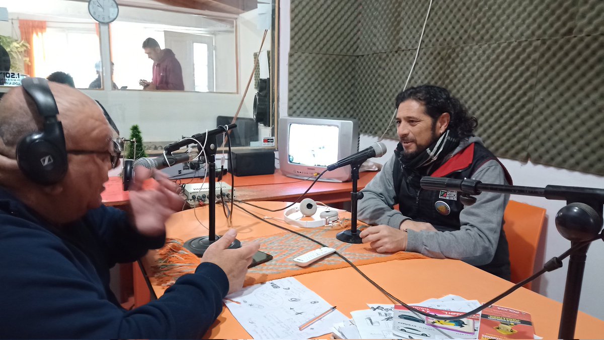 blancoandres_'s tweet photo. Agradecemos la nota en la radio @CHOSFM1021 FM 102.1 de Chosmalal que nos dio el espacio esta mañana, para difundir las propuestas de la lista Unir y fortalecer la Izquierda que encabezan @myriambregman Bregman y Nicolás del Caño.
#Neuquen
#Chosmalal https://t.co/SopNzpS4lM