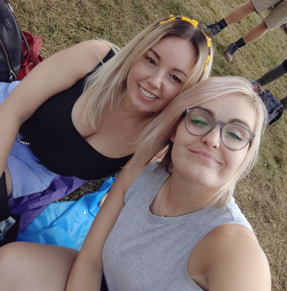 jendixonmusic's tweet photo. Sun is shining #inthefields at @kendalcalling 🦌☀️ @LauraJayne3w1m https://t.co/bWraXPnRTX