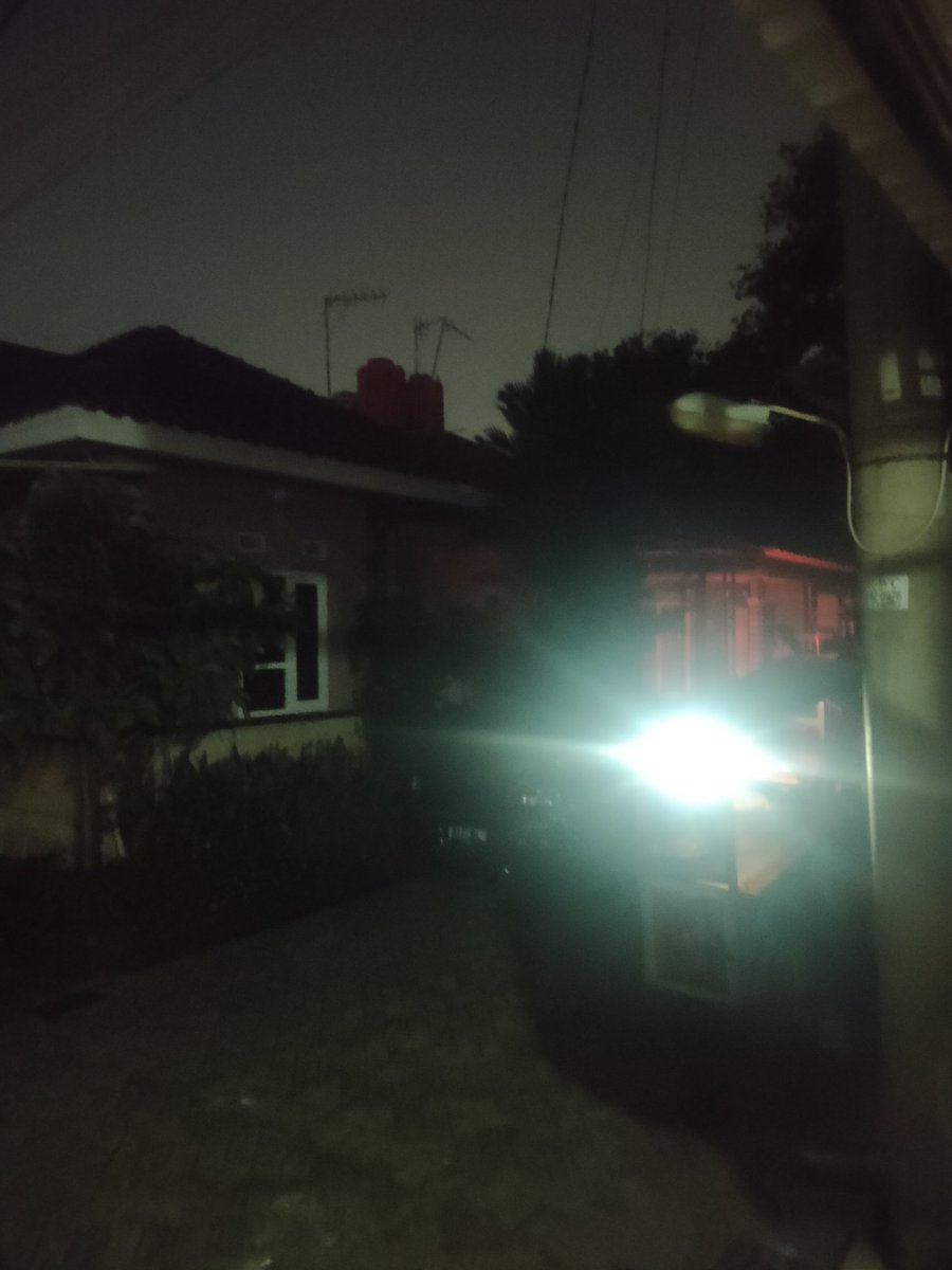 chaayahudd's tweet photo. Mati lampu lagi, tiap bln bbrp x mati lampu ga cm sekali dua kali smp bosen complaint ke @pln_123 , colek pak @erickthohir ahh https://t.co/CqVI5axErb