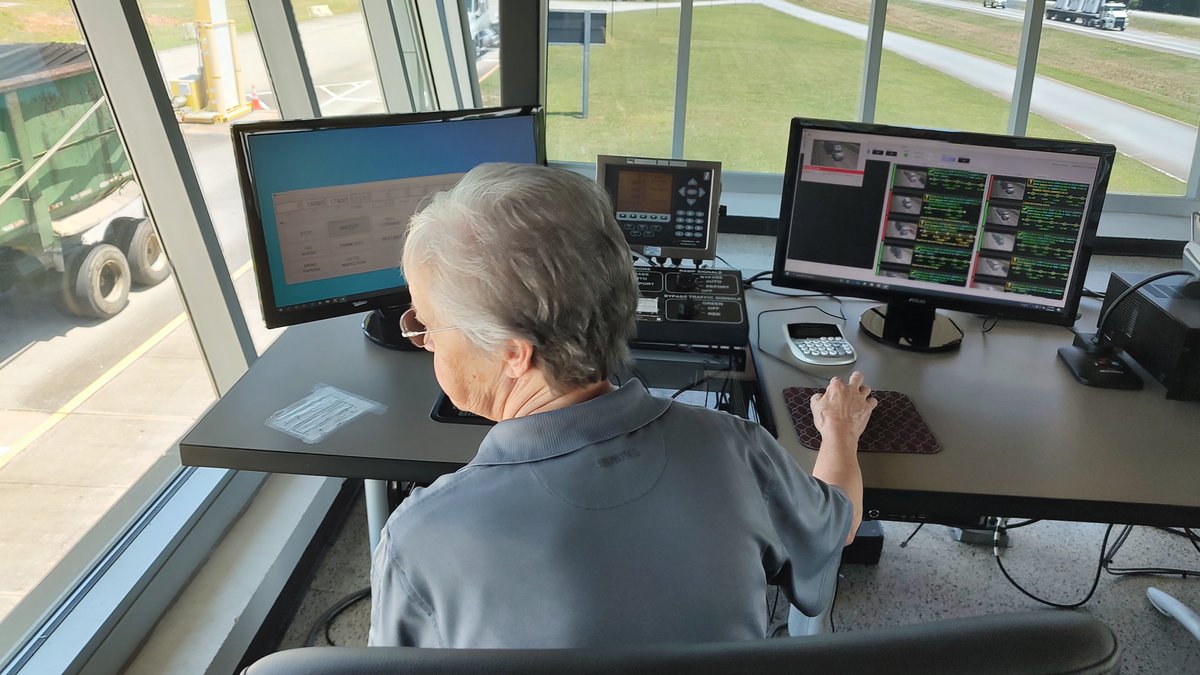 HDTrucking's tweet photo. What happens inside a weigh station? Take a look as HDT visits one in Georgia! https://t.co/YH4w9lcQ8m #truckdrivers #commercialtrucking #CMVenforcement https://t.co/QlcxsB8diC