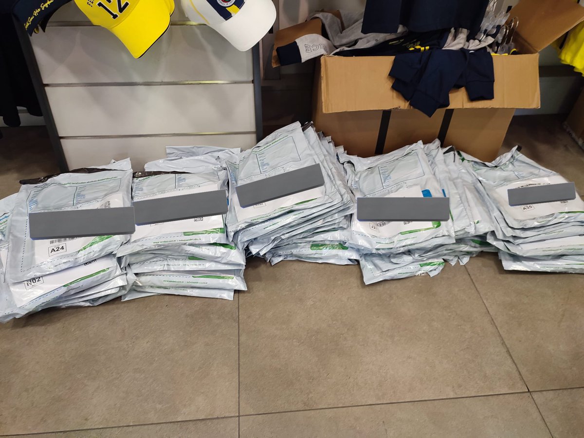 Formalar talihlilere ulaşmak üzere yola çıkıyor. 💛💙

Söz verdiğimiz adetin büyük çoğunluğunu göndermiş olduk böylelikle. Kalanların da gönderimini en kısa sürede gerçekleştireceğiz. 🙏