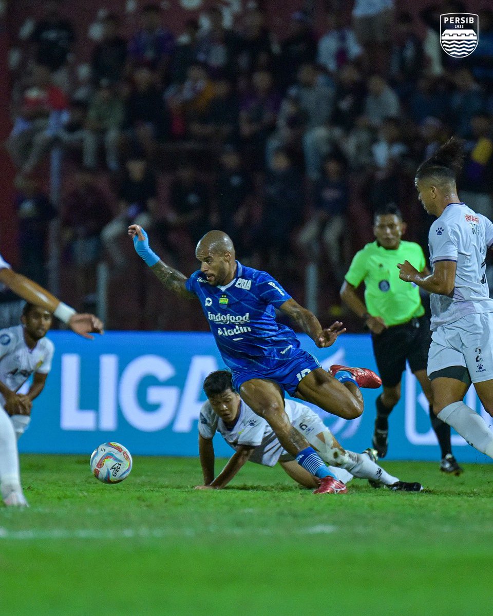 persib's tweet photo. Masih terus berjuang ✊

#PERSIBDAY https://t.co/u0w7laqUmd