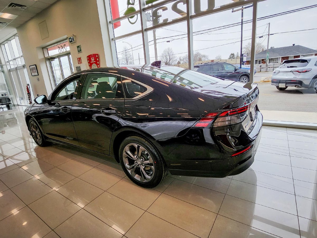 EncoreHonda's tweet photo. 💥 Plongez dans une expérience de conduite sans précédent avec la Honda Accord 2023! 🚀✨

Style, performance et technologie se rejoignent dans cette berline intermédiaire de pointe. Préparez-vous à être époustouflé ! 😍💯

Le design modernisé de l'Accord 2023 fera tourner les... https://t.co/9jUeHgaY93