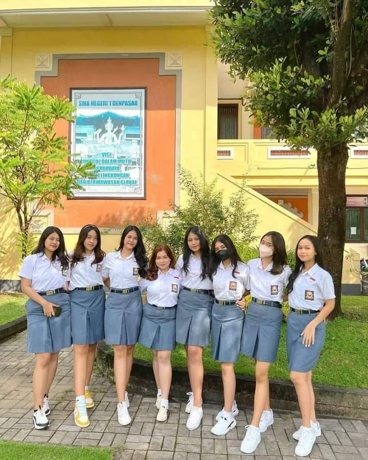 Dulu sekolah menyenangkan..Sebelum pks ada dan kaum pengkapling surga menyerang Indonesia Raya