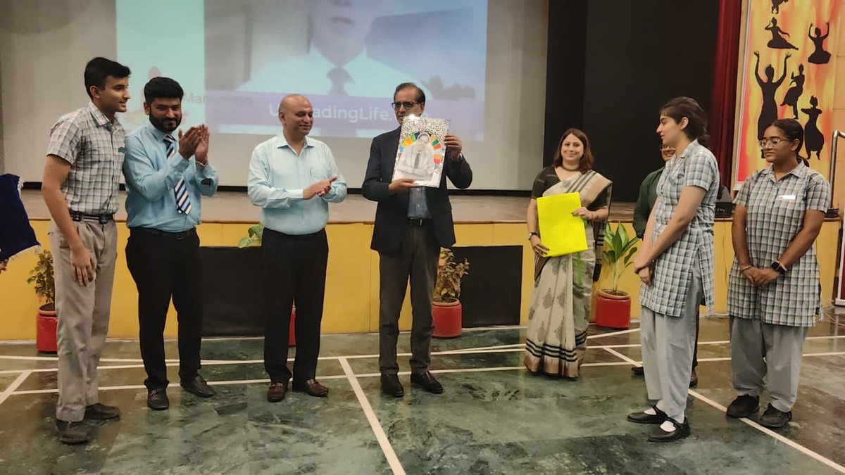 nandiniisharma's tweet photo. Grateful to be a part of Student Leadership program for student council by @ashokkp sir! Sir you were Inspirational, a great influence and all the things we learned today will be impactful. Thank you @ashokkp @y_sanjay @pntduggal @kandhari_ekta @MOHITAMEHTA1 for this opportunity. https://t.co/SUodPdICa9