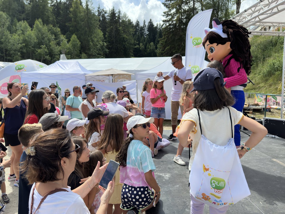 #Famille #Vacances

Aujourd'hui et demain le #GulliTour s'installe au pieds des pistes à #Doucy ! ⛰️📷

Les héros des enfants vous donnent rdv avec des animations gratuites pour faire le plein de cadeaux en compagnie de <a href="/KhrissKitsais/">khrisskitsais</a>