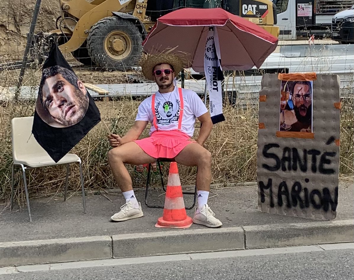 Excusez moi, est ce que quelqu’un pourrait venir me gueuler dans les feuilles avec son mégaphone, me jeter de la bière alsacienne par les mollets ou me balancer un « T’es grand Tibo » par dessus bord ? 
Solitude. 

<a href="/Roussemarion/">Marion Rousse</a> <a href="/LeTourFemmes/">Le Tour de France Femmes avec Zwift</a> <a href="/FFLose/">Fédé 🇫🇷 de la Lose</a> <a href="/UltrasPinot/">Collectif Ultras Pinot</a>