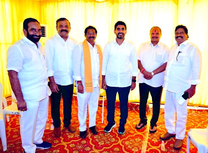 pdsdnn's tweet photo. మా కుటుంబం ఒక సైడ్ పూర్వికులు మొత్తం పల్నాడువారే. కసి మీద ఉన్నారు అక్కడి కార్యకర్తలు ఈసారి 🔥🔥🔥
#YuvaGalamPadayatra https://t.co/vZgibQzLqE