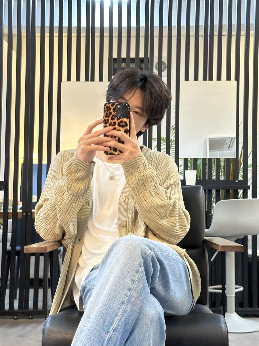 OmegaX_members's tweet photo. [#OX]

오메가엑스 힐링 MT💚 본 사람 !
못 본 사람 얼른 봐 :)
재밌다ㅏ

#OMEGA_X #오메가엑스
#정훈 #JUNGHOON https://t.co/9HThvByEqI