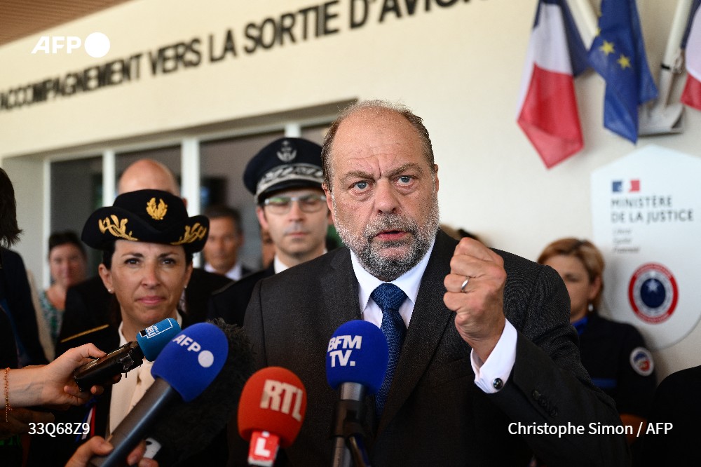 afpfr's tweet photo. Eric Dupond-Moretti garde "toute la confiance" d'Elisabeth Borne, a indiqué Matignon qui "prend acte de la décision" de la Cour de cassation confirmant que le ministre de la Justice serait jugé par la Cour de justice de la République pour prise illégale d'intérêts #AFP 1/2 https://t.co/I3mwDaUEt1