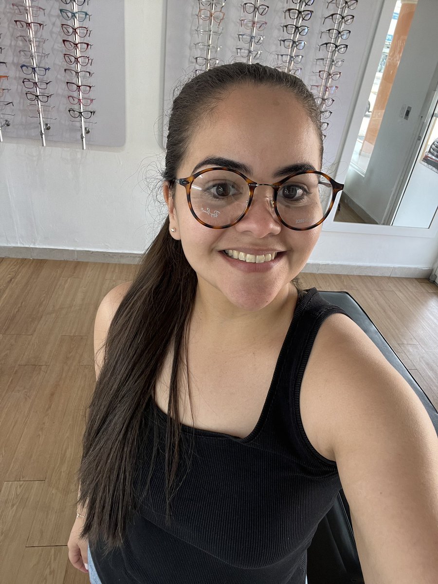 ElenaVeloz's tweet photo. Me las voy a llevar @robertpenaRD ponlas a nombre de @DonWardenR #LookOptical https://t.co/WT12gsX9Xg
