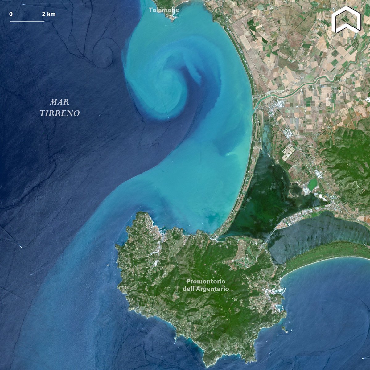 PlatformAdam's tweet photo. 🌊 Amazing swirl along the coast in #Tuscany, #Italy.
The #Copernicus #Sentinel2 captured, on July 27th,  the water vortex, with sediments plume.
Suggestivo vortice marino 'catturato' dal satellite lungo la costa #toscana, dall'#Argentario fino alla #Maremma. @Giulio_Firenze https://t.co/t3BmEA9uA7