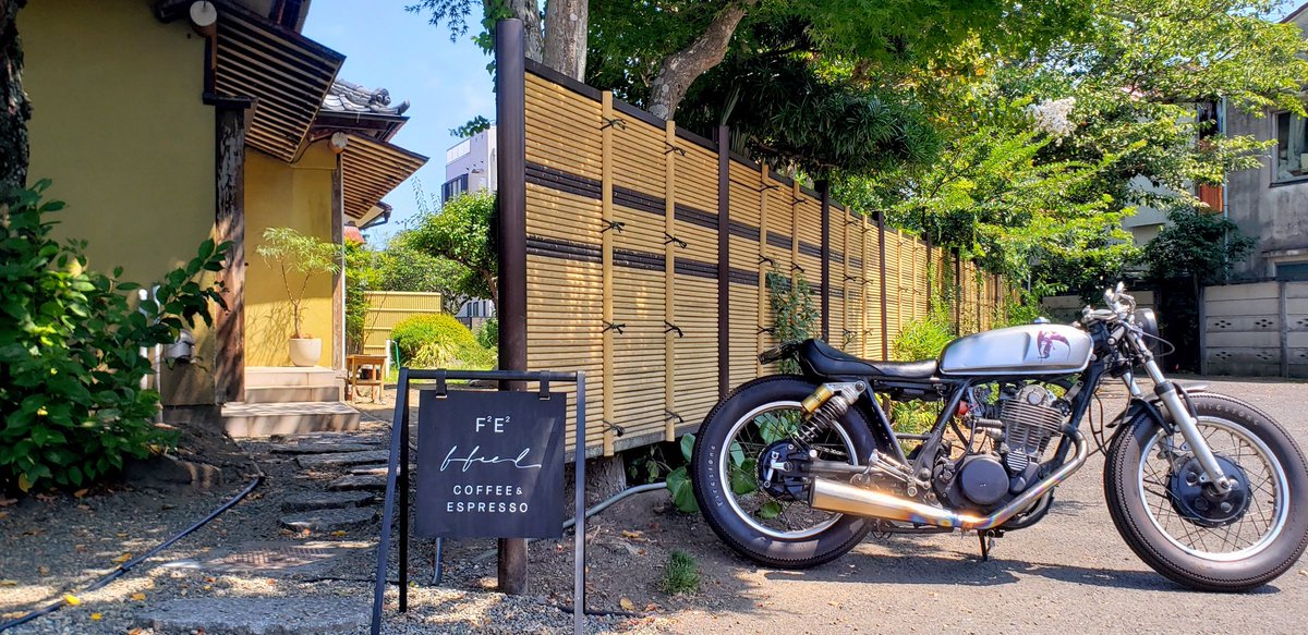 yamadalulusr400's tweet photo. 茂原市の旅館のカフェ

⁡落ち着いた雰囲気の中⁡
エスプレッソトニックが
コーヒーと炭酸とフレーバーで
爽やかすぎた！⁡
暑い⁡夏にはこれに限る
プリンとの相性もバッチリ⁡

⁡チョコレートプリンは
ほぼ生チョコ⁡で濃厚
⁡ホットコーヒーが正解！

お勧めできる素敵なカフェ✨
#食ツー
#FFEEL⁡ https://t.co/tVzvBLq8h9