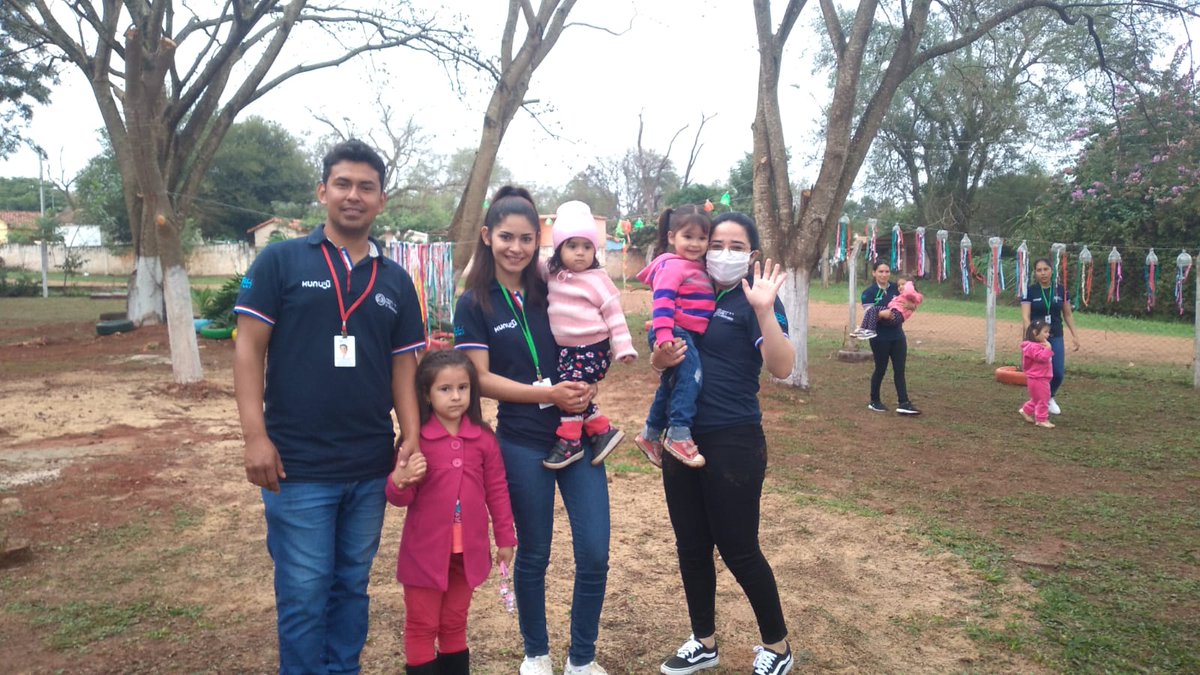 Se inicia el acto de inauguración del Espacio de Desarrollo Infantil-EDI Kunu'u 17, en la ciudad de San Juan Nepomuceno. Se encuentran presentes la ministra Teresa Martínez, el gobernador electo de Caazapá Cristhian Acosta, el intendente, Derlis Molinas, entre otros invitados.