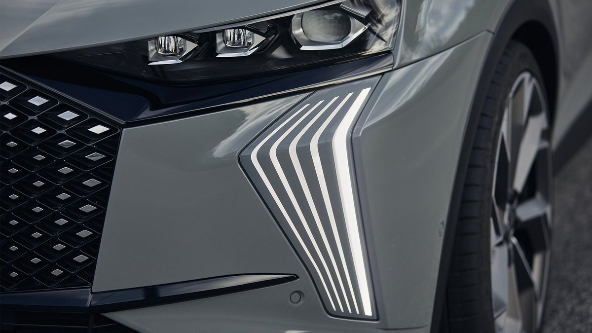 DS_Polska's tweet photo. Podróżowanie DS 7 E-TENSE 4x4 360 KM to gwarancja zupełnie nowych wrażeń z jazdy.

#DSautomobiles #DS7  #SouthofFrance #FrenchRefinement https://t.co/ahVHTiBmj9