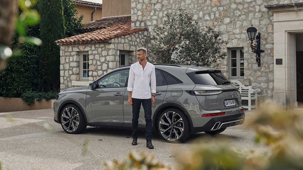 DS_Polska's tweet photo. Podróżowanie DS 7 E-TENSE 4x4 360 KM to gwarancja zupełnie nowych wrażeń z jazdy.

#DSautomobiles #DS7  #SouthofFrance #FrenchRefinement https://t.co/ahVHTiBmj9