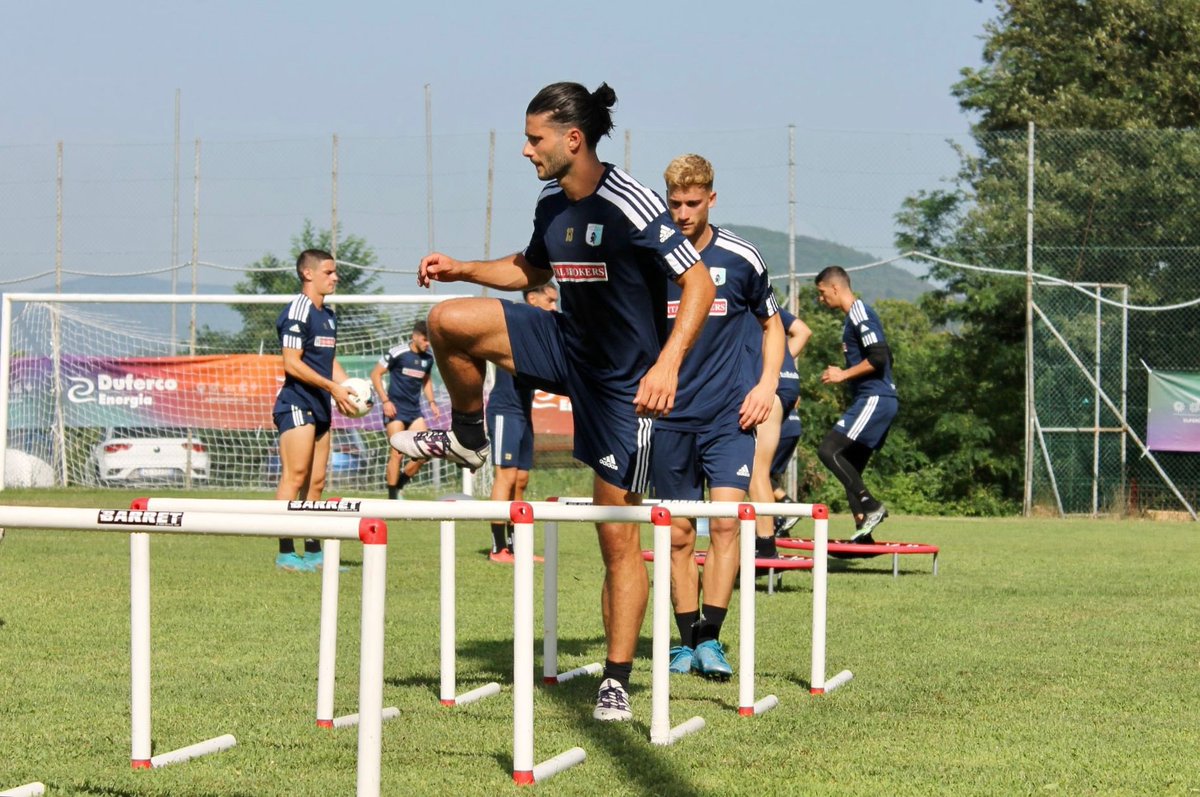 V_Entella's tweet photo. ⚽️ | 𝕋𝔸𝕍𝔸ℝ𝕆ℕ𝔼 𝟚𝟘𝟚𝟛
🏃♂️Oggi alle 17 ultimo allenamento per i #biancocelesti nel ritiro di #Tavarone ⚪️🔵
📍 Domani mattina partenza per #Salò. Nel pomeriggio si gioca la 4ª edizione della #SteelCup con @feralpisalo e @CarrareseCalcio 🏆
⌚️ Fischio d’inizio alle 16.30 https://t.co/hmZH7EaDwl
