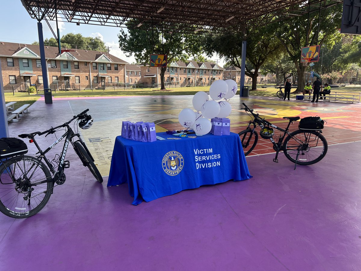OscarHPD's tweet photo. Victim Services at Light the Night bike ride/walk event! https://t.co/CnsOXyGm1o
