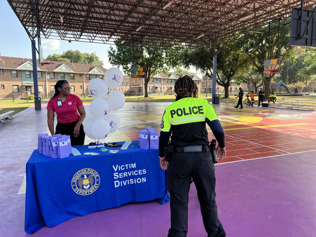 OscarHPD's tweet photo. Victim Services at Light the Night bike ride/walk event! https://t.co/CnsOXyGm1o