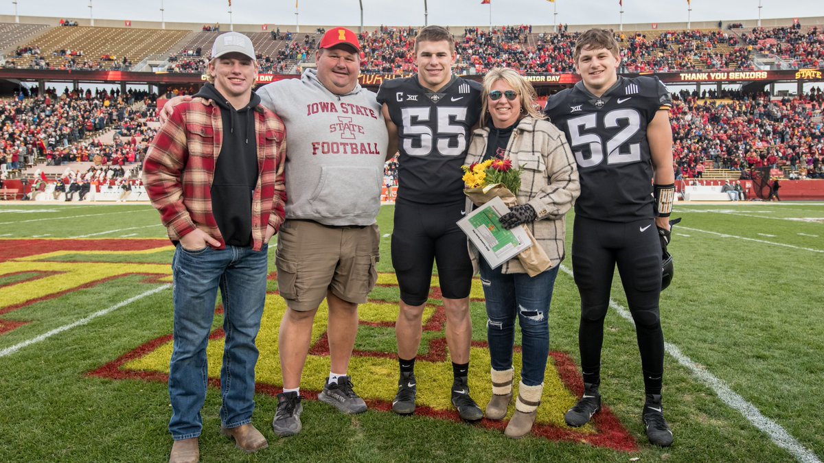 𝐂𝐲𝐜𝐥𝐨𝐧𝐞 𝐅𝐨𝐨𝐭𝐛𝐚𝐥𝐥 𝐀 𝐅𝐚𝐦𝐢𝐥𝐲 𝐀𝐟𝐟𝐚𝐢𝐫 𝐅𝐨𝐫 𝐏𝐞𝐭𝐞𝐫𝐬𝐞𝐧𝐬

cyclones.com/news/2023/7/28…

🌪️🚨🌪️