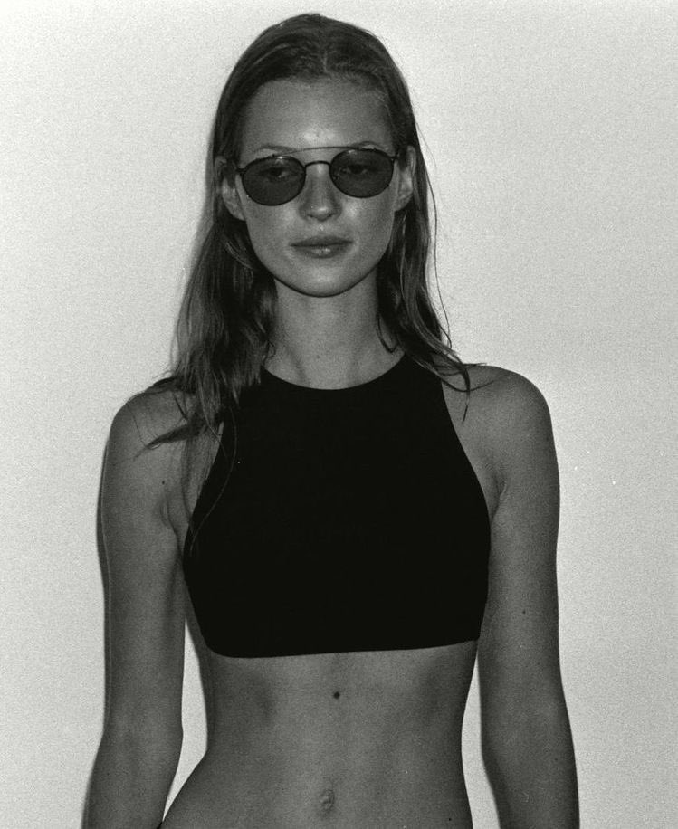 999camz's tweet photo. what no i don’t have an eating disorder i’m just a 90s model getting runway ready no you don’t understand https://t.co/pUCL9a0d72
