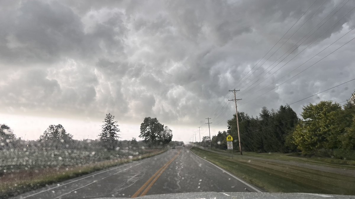 A few of the clouds on the Friday drive in. Wind &amp; rain right behind ⛈️ <a href="/ChuckWTHR/">Chuck Lofton</a> @KellyGreeneWTHR <a href="/SeanAshWX/">Sean Ash</a> <a href="/angelabuchman/">Angela Buchman</a> <a href="/LindseyWTHR13/">Lindsey Monroe</a>
