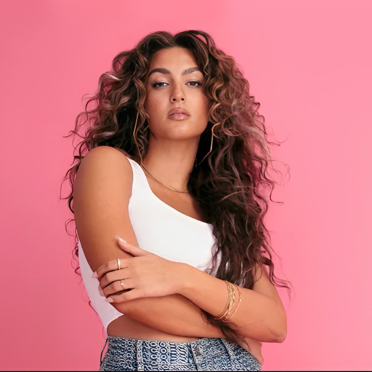 strongfortori's tweet photo. Celebrating tori kelly today as we should ♡ https://t.co/DK0kmeY0vj
