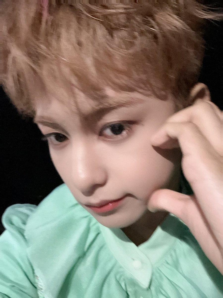HORI7ON_twt's tweet photo. [🐰] MUSIC BANK UNLOCKED ✅

WAAAAHHHH!! TODAY’S STAGE WAS FUN AS ALWAYS!! for those who are concerned, I hurt my foot a little bit earlier, BUT… IM HEALING SO DONT WORRY! 😤😤👍👍 I LOVE YOU GUYS ❤️❤️

#HORI7ON #호라이즌 #MARCUS #마커스 https://t.co/aI3KyIATkD