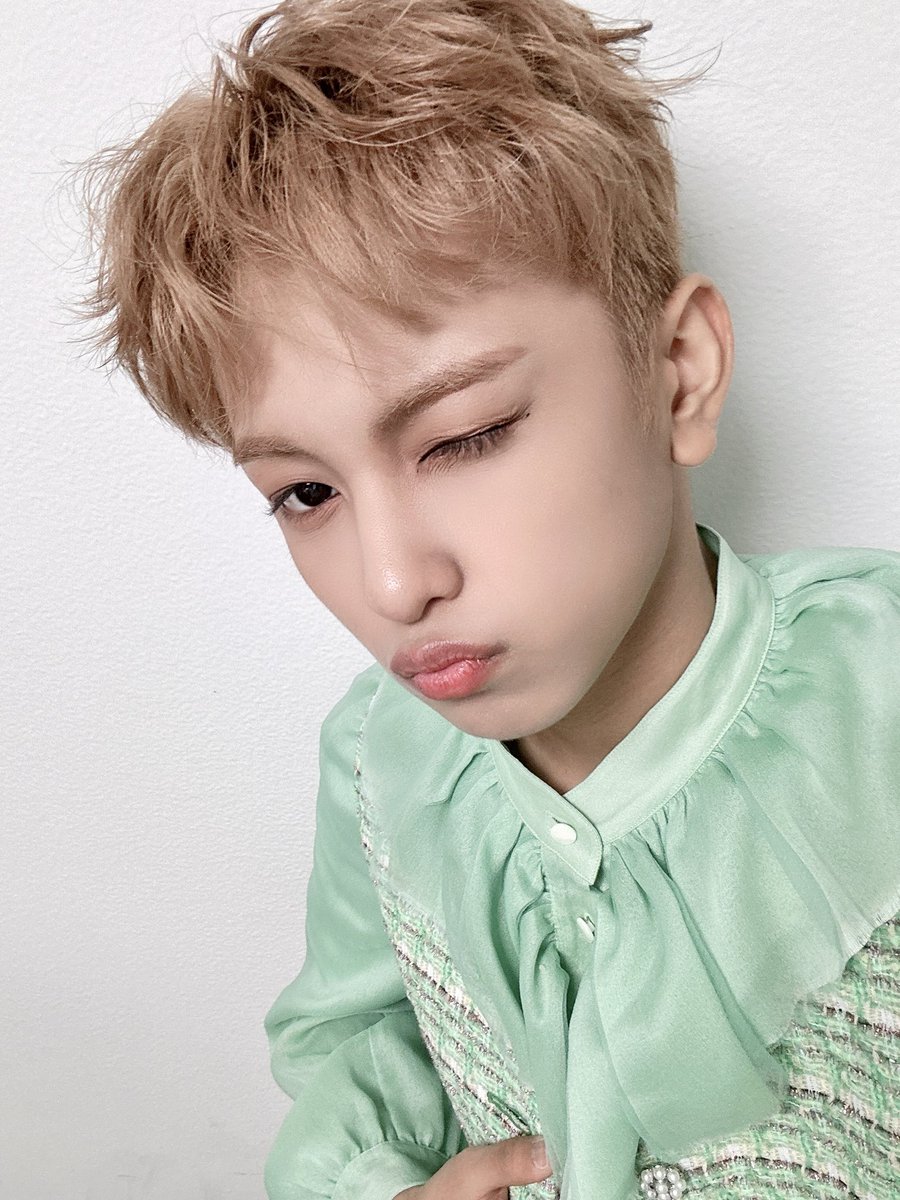 HORI7ON_twt's tweet photo. [🐰] MUSIC BANK UNLOCKED ✅

WAAAAHHHH!! TODAY’S STAGE WAS FUN AS ALWAYS!! for those who are concerned, I hurt my foot a little bit earlier, BUT… IM HEALING SO DONT WORRY! 😤😤👍👍 I LOVE YOU GUYS ❤️❤️

#HORI7ON #호라이즌 #MARCUS #마커스 https://t.co/aI3KyIATkD