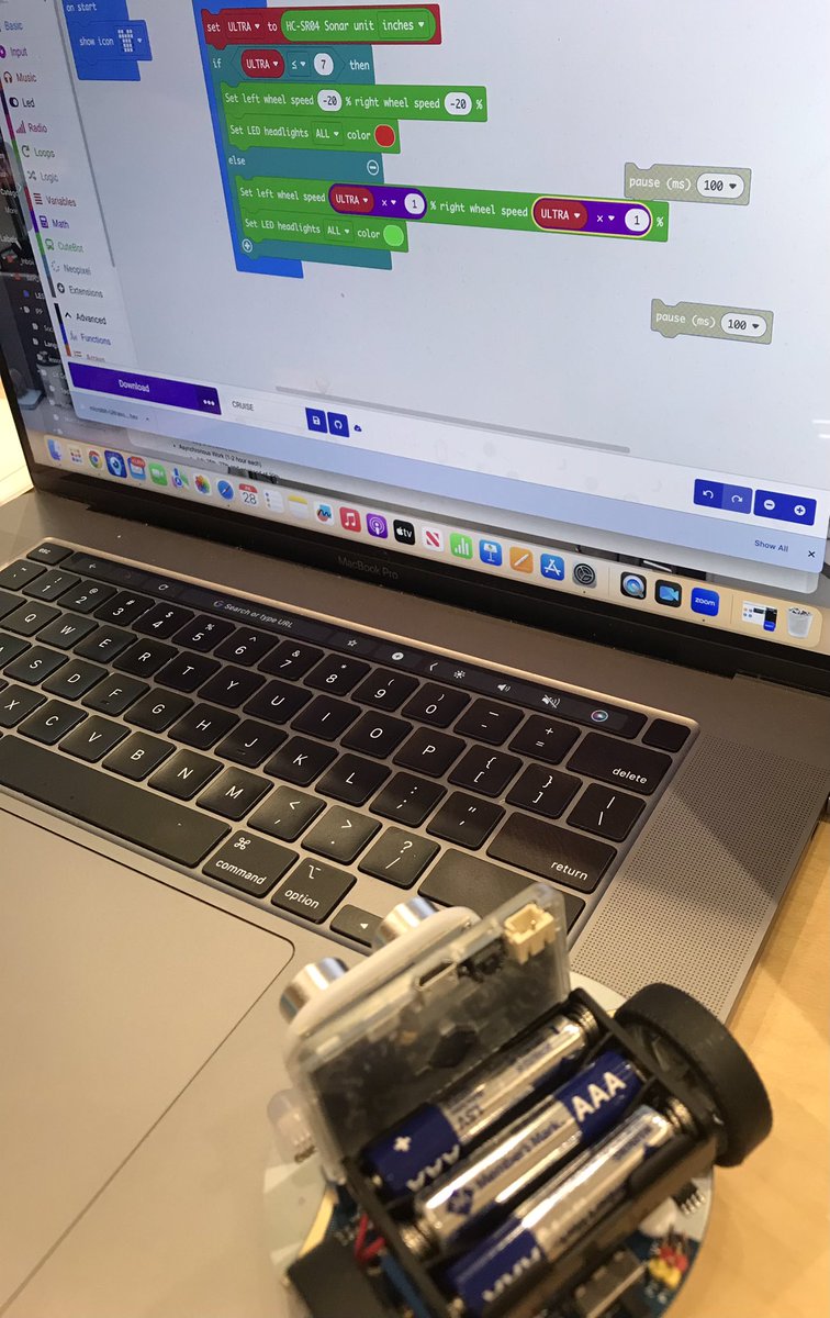 TeacherEureka's tweet image. Day 3 of #coding this little robot! @squareonenet @codingtowardscareers #mistem #Ivd2024 @mcwt #womencode #code