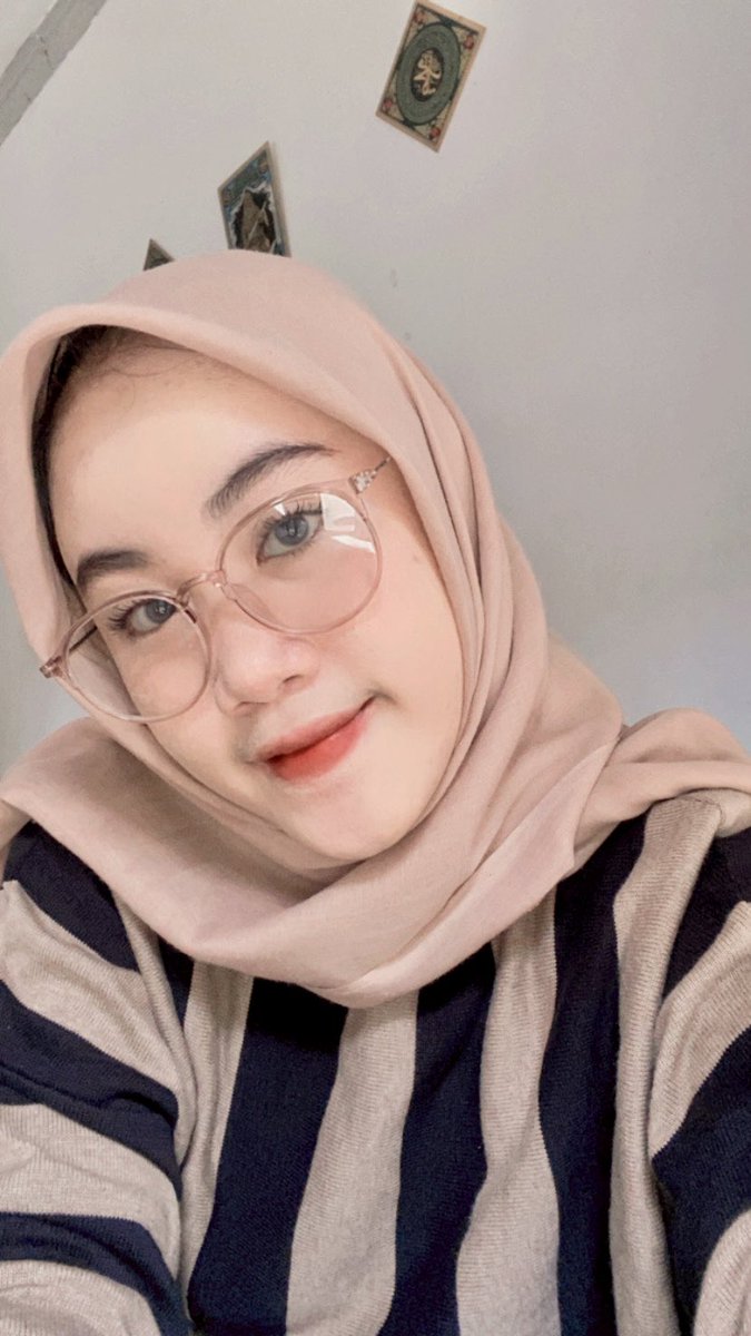 candysadevi30's tweet photo. Aku mah apa atuh😪 https://t.co/dM1KXUTiYM
