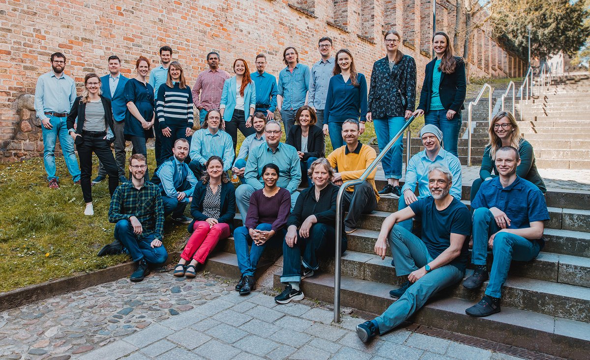 limbusmedtec's tweet photo. Seems as if we no longer fit into the photo studio from the last team photo 3 years ago. Starting with a handful of ambitious people in 2015, #teamvarvis now counts more than 30 employees. We are extremely proud and grateful! https://t.co/lvtOjFWPN8