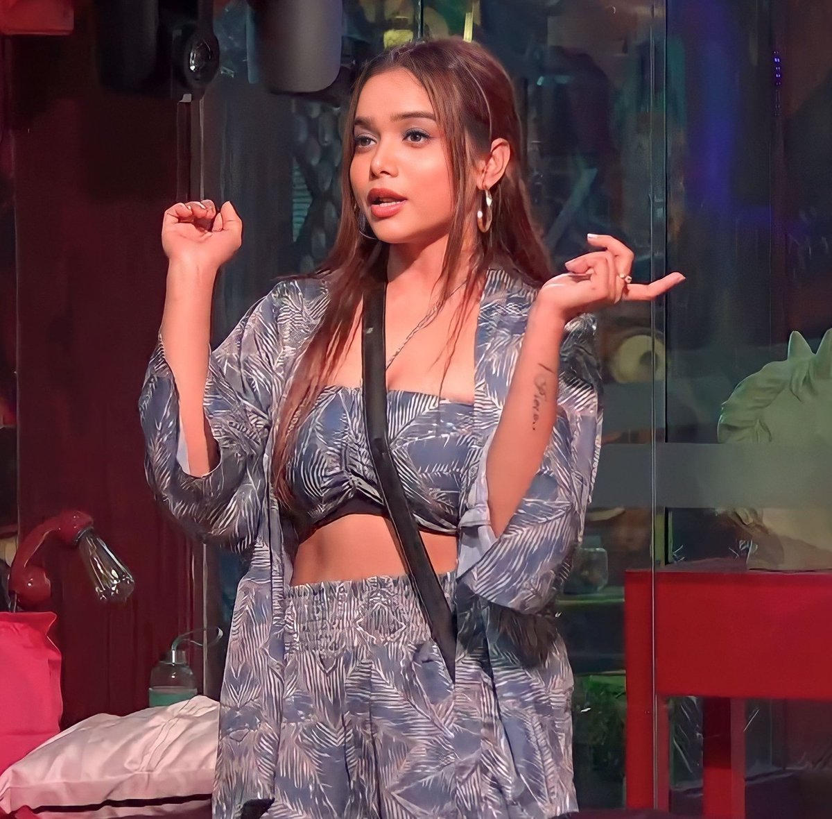 ManishaRani08's tweet photo. 𝙏𝙍𝙀𝙉𝘿 𝘼𝙇𝙀𝙍𝙏
DATE -: 28nd July (Today) 
TIME -: 09:30 P.M IST  
Tagline Reveal At 09:25 P.M IST
""Are you guys ready for trend ""
#ManishaRani𓃵 #ManishaRani #ManishaIsTheBoss #Manisha 
#ManishaRaniinBBOTT
#ManishaQueen #ManishalsReal
#ManishaRaniForTheWin #BiggBossOTT https://t.co/EK29g2hfic