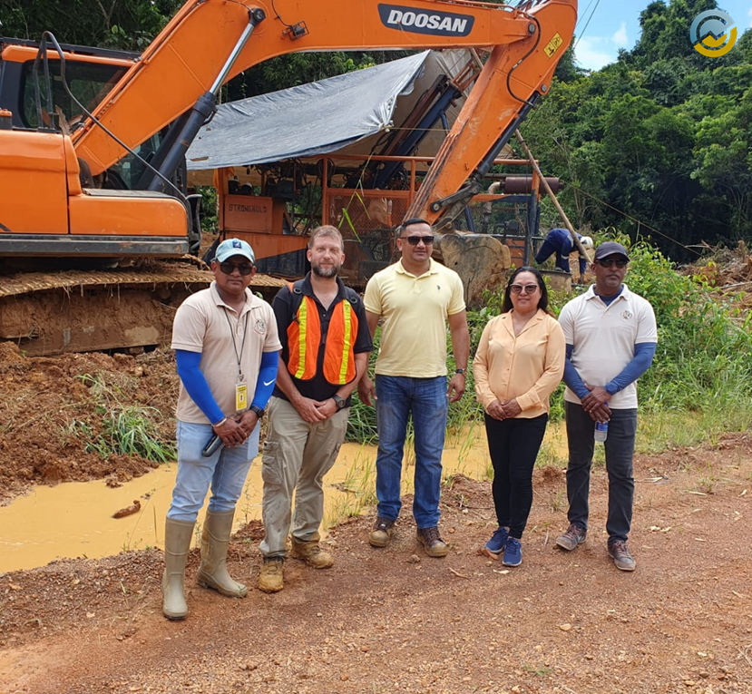 GoldsourceM's tweet photo. A pleasure hosting senior officials at our Eagle Mtn #Gold Project this week, incl #Guyana’s Minister of Natural Resources Mr. Bharrat, Minister of Amerindian Affairs Ms. Campbell-Sukhai and from Guyana Geology &amp; Mines Commission Mr. Ramdas (Mines Manager) and Mr. Manoo. $GXS.V. https://t.co/9txqJ6q46N