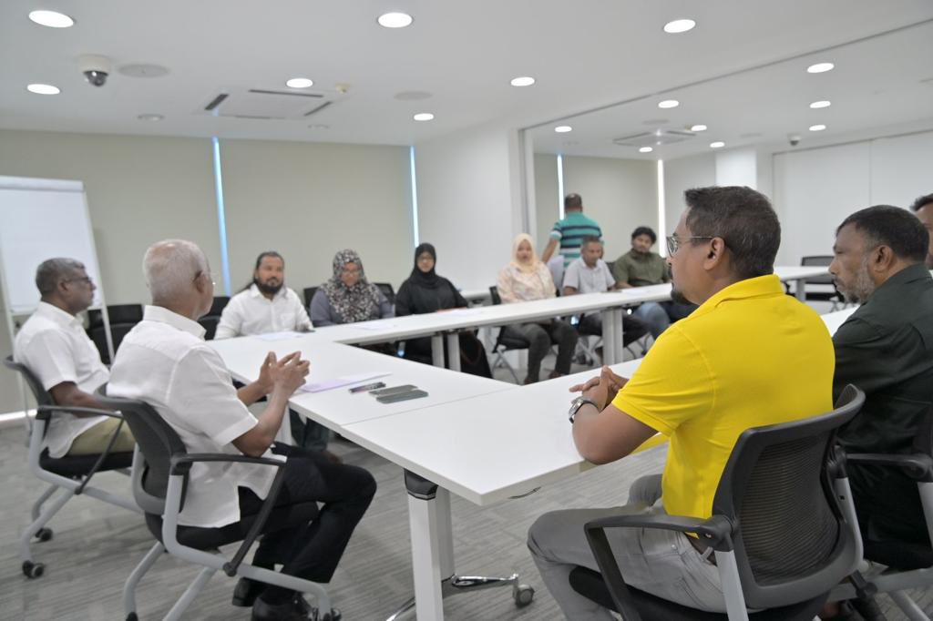 MDPSecretariat's tweet photo. މ.މަޑުއްވަރީ ކައުންސިލްގެ ދެ މެންބަރުންކަމަށްވާ ފާތިމަތު ޝަރާ މުޙައްމަދު އާއި ހައްވާ އިލްހާމާ އިތުރު ބަޔަކާއެކު މިއަދު އެމްޑީޕީއަށް ސޮއި ކުރައްވައިފި. 

#Ibu2023 
#VoteMDP
#UfaaveriAmaanRaajje https://t.co/cRDcjBaKvx