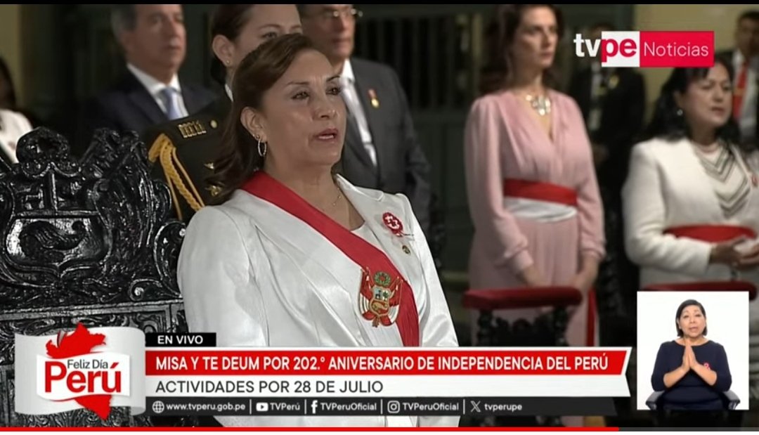 jfowks's tweet image. "Parece que no se dieran cuenta de que el pueblo existe, sufre y demanda cambios urgentes", señala el arzobispo de Lima delante de Boluarte y congresistas aludiendo a la DESaprobación en las encuestas de la clase política [90% el Congreso, 81% Boluarte] #CrisisEnElPerú🇵🇪