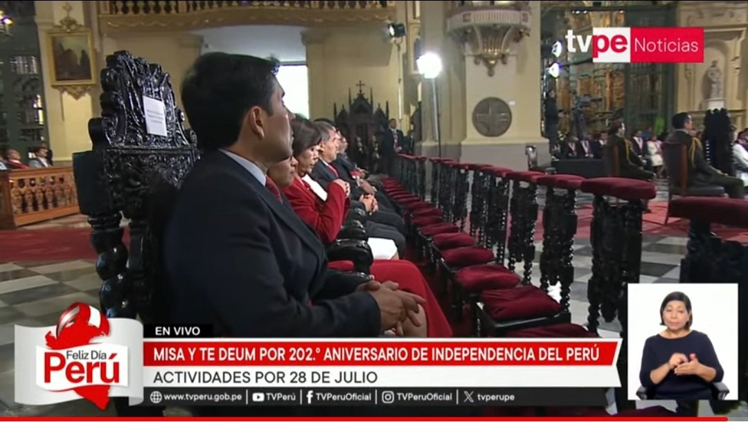 jfowks's tweet image. "Parece que no se dieran cuenta de que el pueblo existe, sufre y demanda cambios urgentes", señala el arzobispo de Lima delante de Boluarte y congresistas aludiendo a la DESaprobación en las encuestas de la clase política [90% el Congreso, 81% Boluarte] #CrisisEnElPerú🇵🇪
