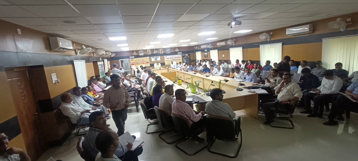 DHSFATEHPURR's tweet photo. Today DHS GB Meeting chaired by DM ma,am in presence of cmo sir with District and Block leave officer  District Fatehpur https://t.co/KXchFewzvt