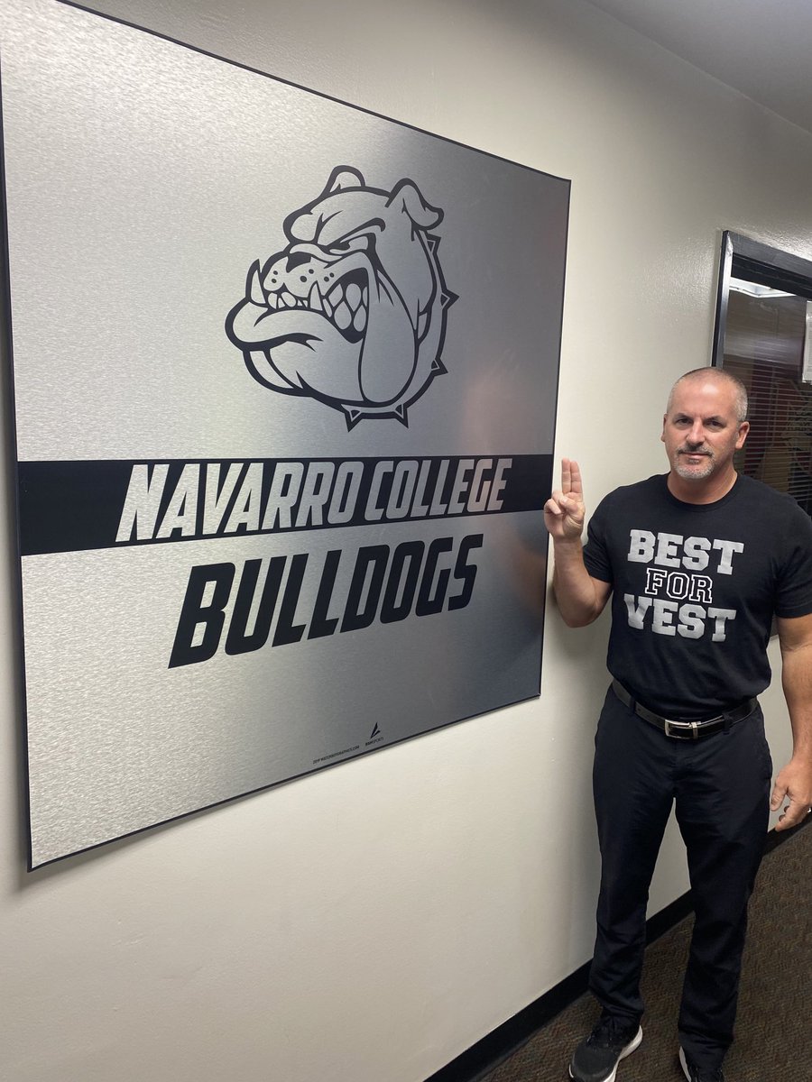 Feathers Up Friday for my guy ⁦<a href="/KevinVestAD/">Kevin Vest</a>⁩   The strength of the wolf is the pack. And the strength of the pack is the wolf! #WinTheDay #BestForVest ⁦<a href="/ApacheAthletics/">Tyler Junior College Athletics</a>⁩ ⁦<a href="/NJCAA/">NJCAA</a>⁩     #1-0