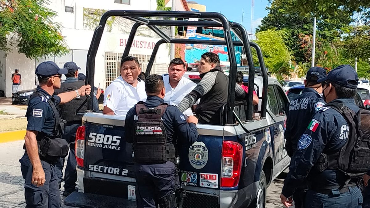 AlexandroCast_'s tweet image. La situación provocó la intervención de las fuerzas policiales, quienes llegaron al lugar y tomaron conocimiento de los hechos. Ya había varias unidades de transporte turístico presentes en la zona debido a la noticia de la agresión.