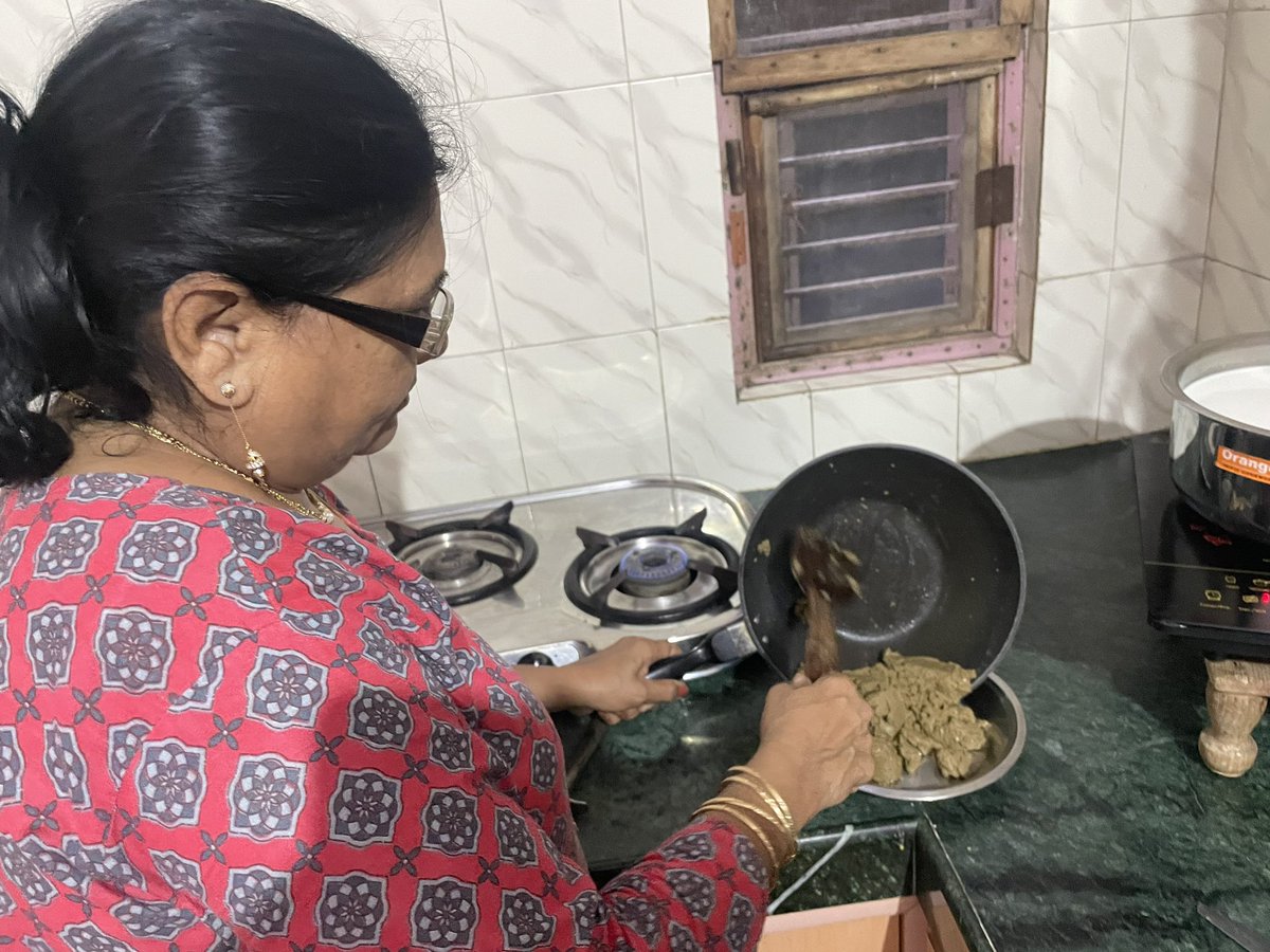 BhupeshDipti's tweet photo. On the occasion of #InternationalMilletsYear
BJP Millets Month 2023
#MyFavouriteMillets Home Made - બાજરી ના લોટ ની સુખડી , સૂંઠ , એલચી જાયફળ , બદામ પાવડર ,ઘી , ગોળ.
#MM4Millets
🔸Diptiben Bhatt
🔸 Vice President Mahila Morcha , kheda Jilla.@VanathiBJP @Deepikasardava https://t.co/xWSKbJ8CsU
