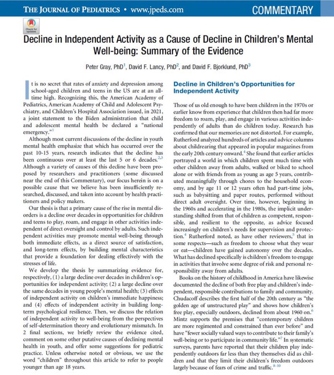 ÇOCUK EĞİTİMİNİN EN ÖNEMLİ ÖĞESİ : OYUN

Çocukların, oyundan mahrum kaldıklarında ruh sağlıklarının zarar gördüğü ispatlandı

Son 50 yılda, çocukların ev dışında ya da  içinde oynayarak geçirdikleri süre çok azalmış durumda

Bağ kurma, özdenetim geliştirme, yaratıcı olma ve neşe