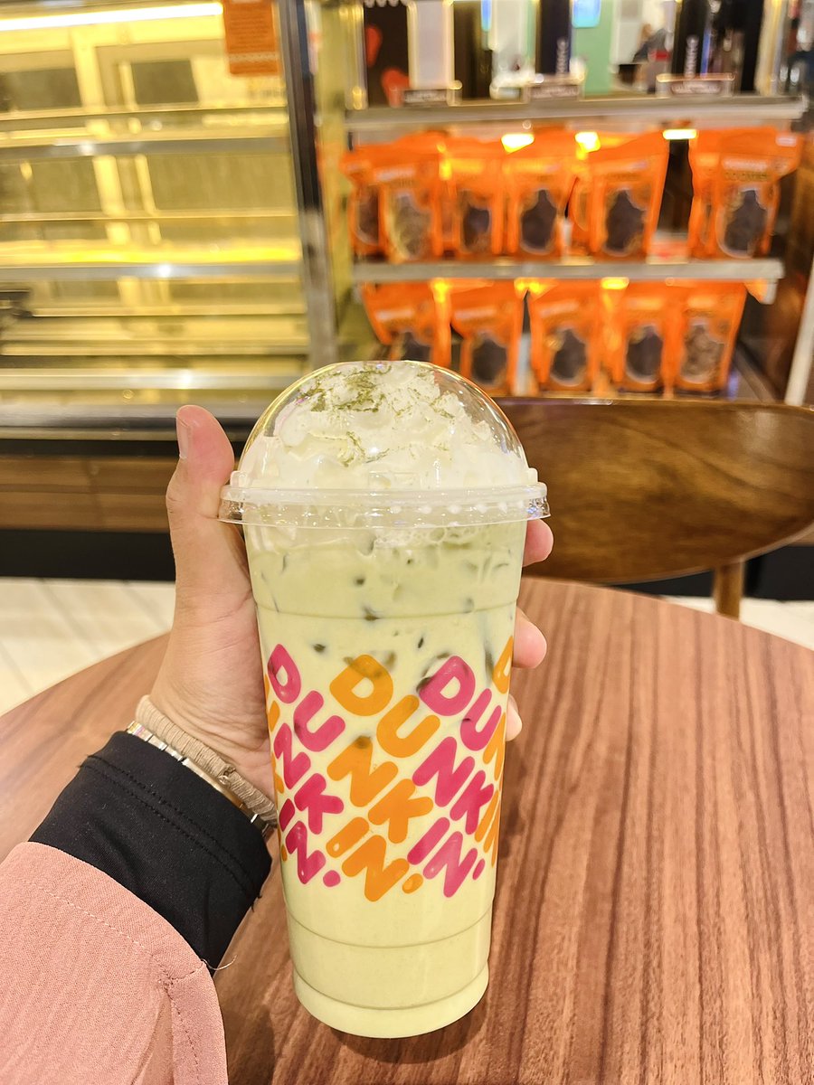 swacinta's tweet photo. Dunkin Donuts dah ada Iced Matcha Latte 💚

Sedap and creamy! Paling penting tak manis sangat 🥹❤️ https://t.co/yJRh45mLmq
