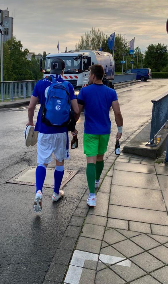 Volun404's tweet photo. @manuel__75 @jakobusson Weißen Fleck über Wagen entfernt https://t.co/7WKiunsXZG