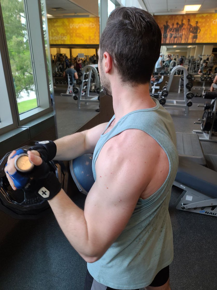 Landmine press
#flexfriday #shoulders #shoulderworkout #tricepsworkout #fitnessfriday #musclegrowth #musclegains #gains #musclemass